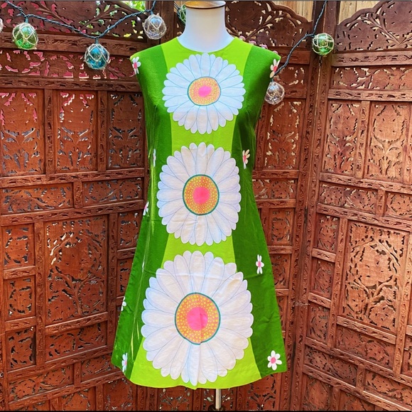 SOLD Alice Barkcloth Daisy Explosion Midi Dress - Picture 8 of 8